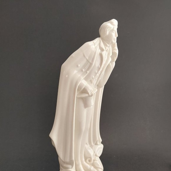 Vintage German Taube Porcelain Victorian Courting Bowing Male Figurine - Picture 4 of 10